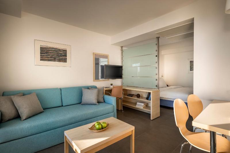 Studio Apartment image 3