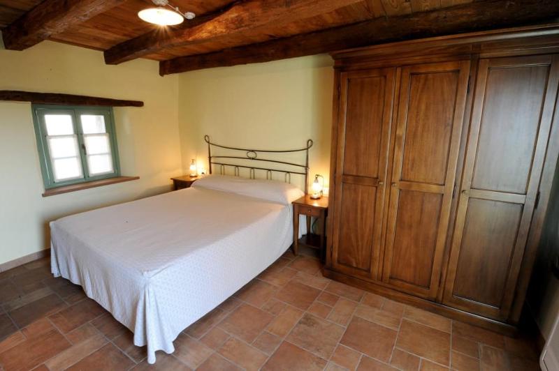 Double Room with Balcony image 4