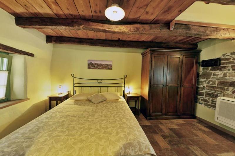 Double Room with Balcony image 3