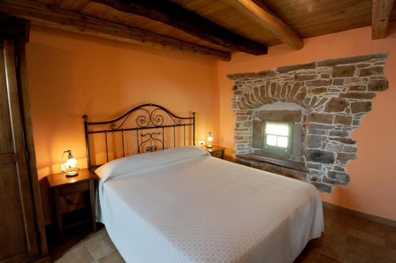 Double Room with Balcony image 2