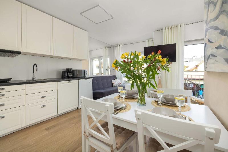 Wyjątkowe Studio z Balkonem 350 m od Plaży by Noclegi Renters - image 5