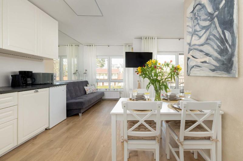 Wyjątkowe Studio z Balkonem 350 m od Plaży by Noclegi Renters - image 27