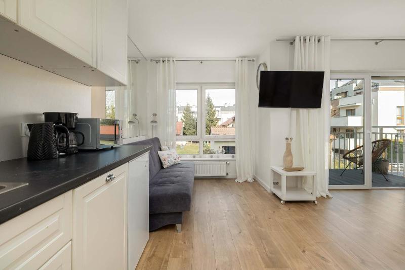 Wyjątkowe Studio z Balkonem 350 m od Plaży by Noclegi Renters - image 4