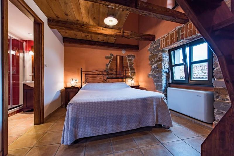 Deluxe Double Room with Balcony image 3