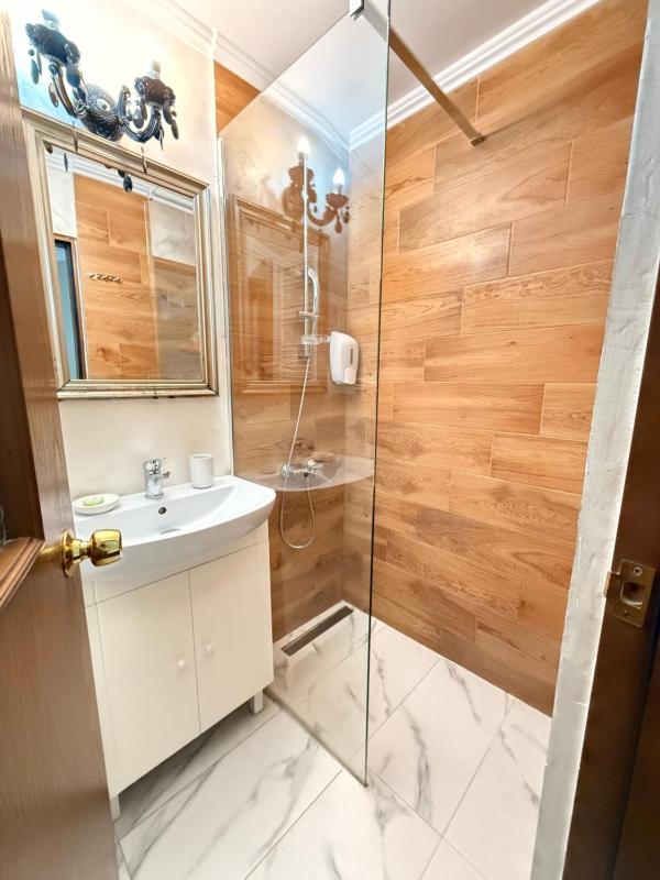 Single Room image 4
