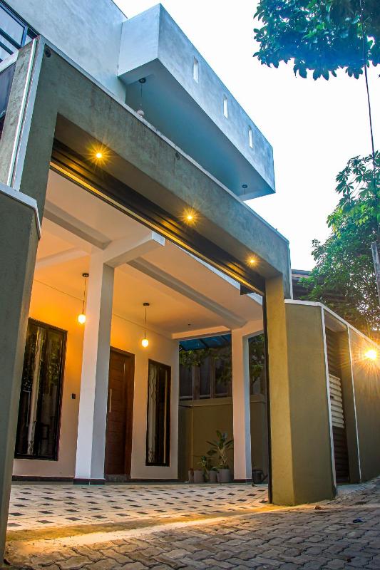 Owen Villa - image 3