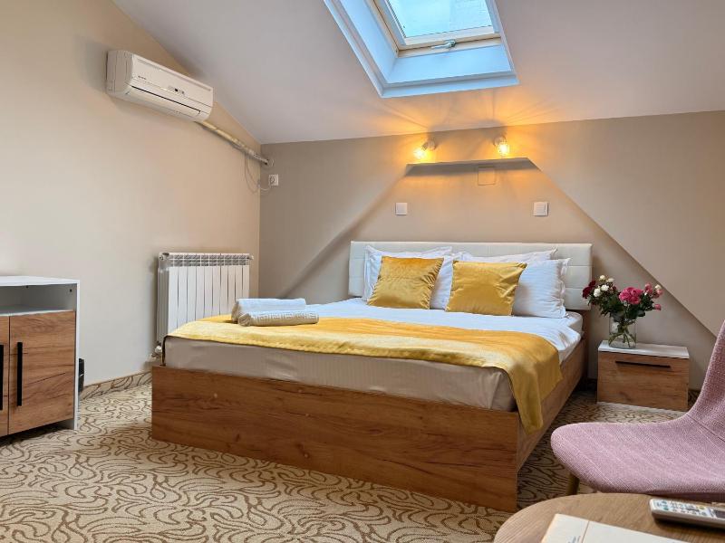 Budget Double Room image 4