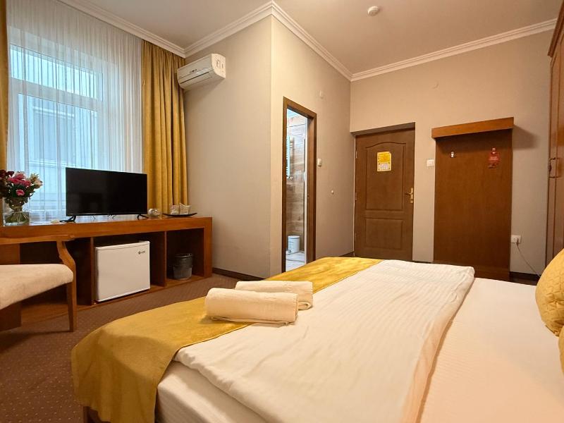 Standard Double Room image 2