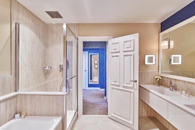 Junior Suite with Sea View image 1