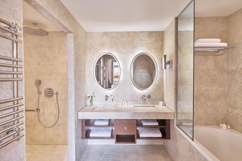 Suite Prestige with Sea View image 3