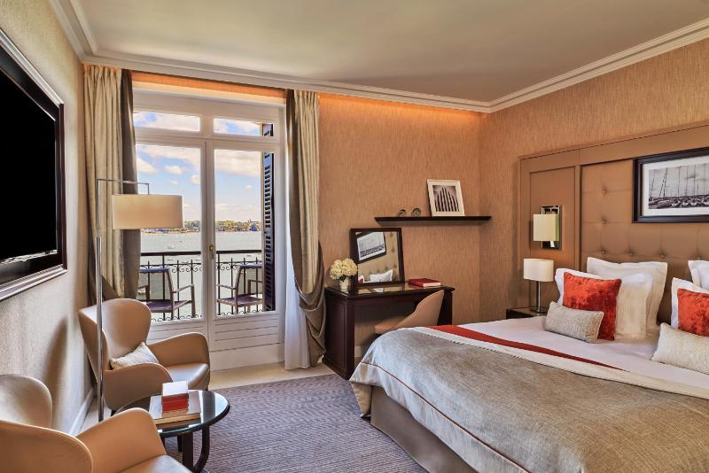 Deluxe Double or Twin Room with Sea View image 1