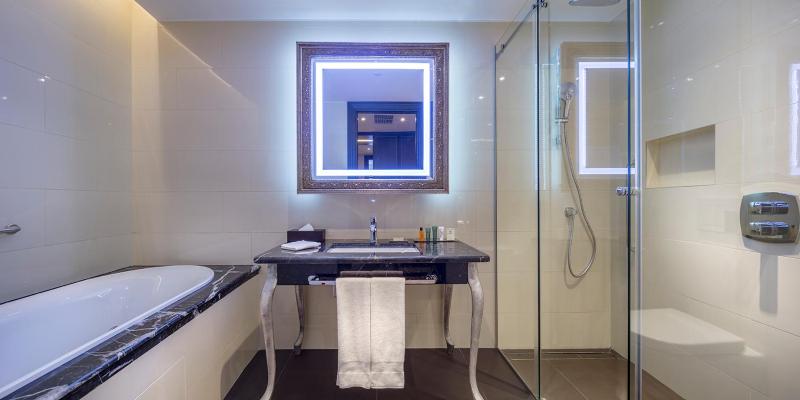 Executive Double Room with Two Double Beds - Lounge Access image 1