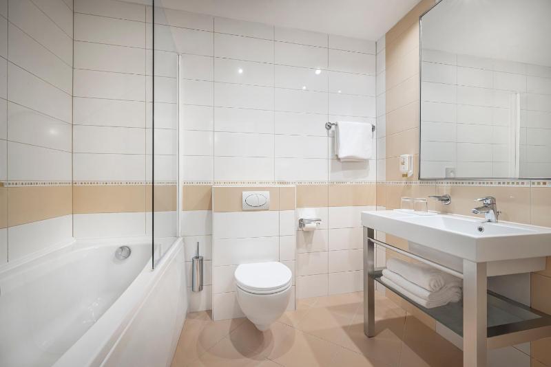 Standard Two-Bedroom Apartment (5 Adults) image 2