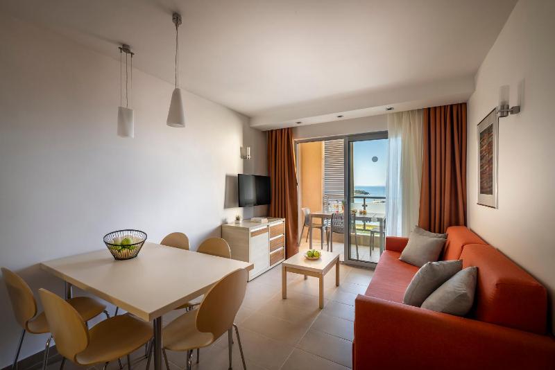 Standard Two-Bedroom Apartment (5 Adults) image 1