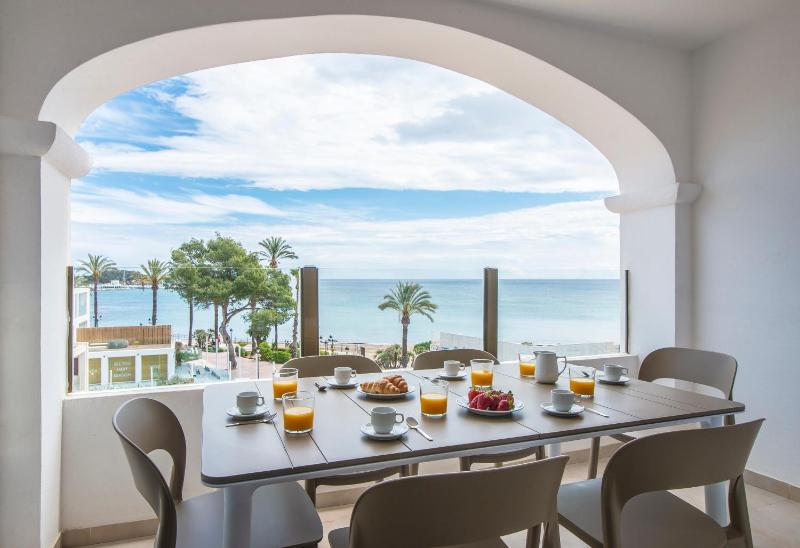 Two-Bedroom Apartment with Sea View (5 Adults) image 4