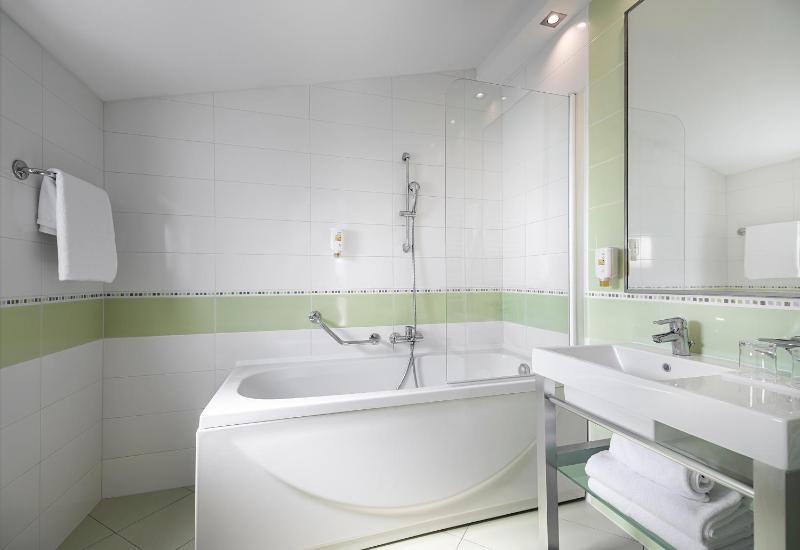 Premium One-Bedroom Apartment (3 Adults) image 2