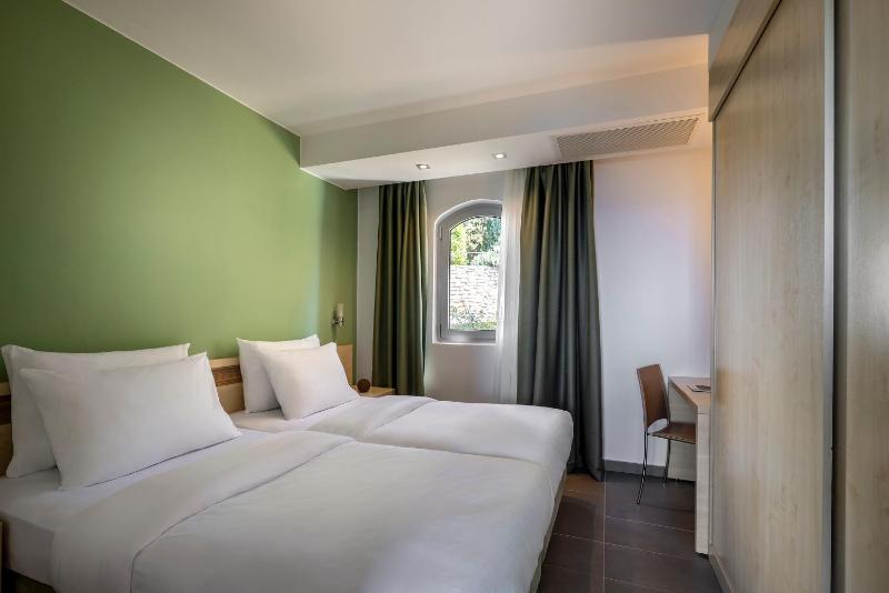 Premium One-Bedroom Apartment (3 Adults) image 4