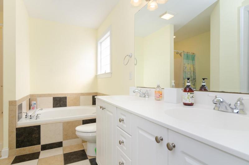 E-Sea Living by Bryant Real Estate - image 8