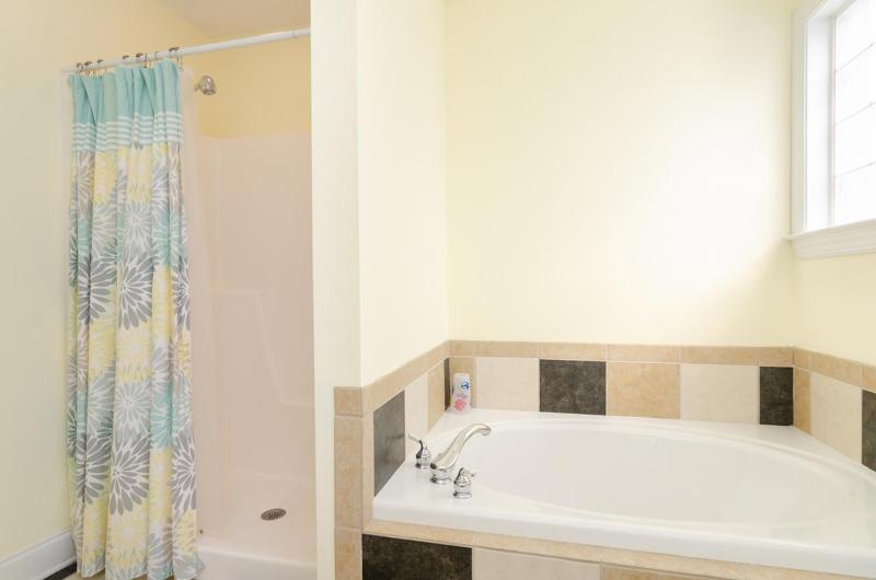 E-Sea Living by Bryant Real Estate - image 3