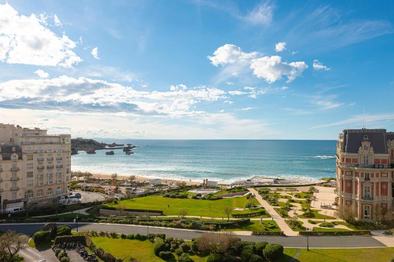 EUGENIE - Apt with balcony and sea view and Hotel du Palais in Biarritz - image 1