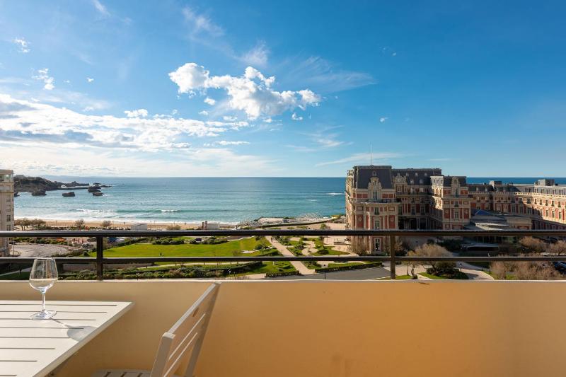 EUGENIE - Apt with balcony and sea view and Hotel du Palais in Biarritz - image 5