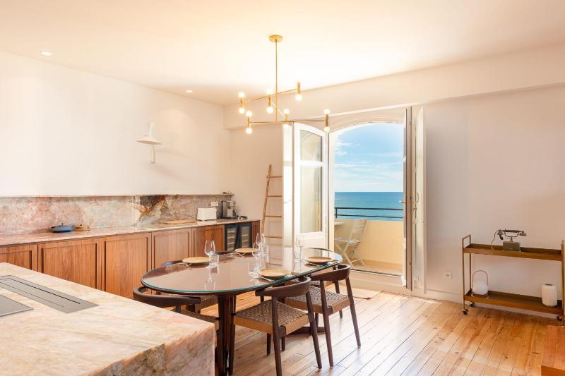 EUGENIE - Apt with balcony and sea view and Hotel du Palais in Biarritz - image 3