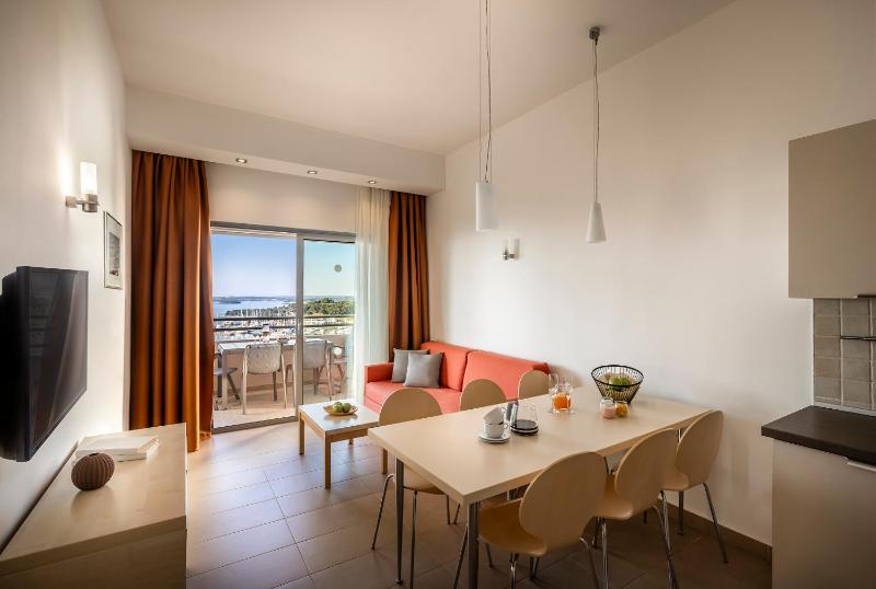 Two bedroom Apartment (6 Adults) image 4