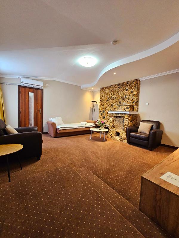 One-Bedroom Apartment image 1