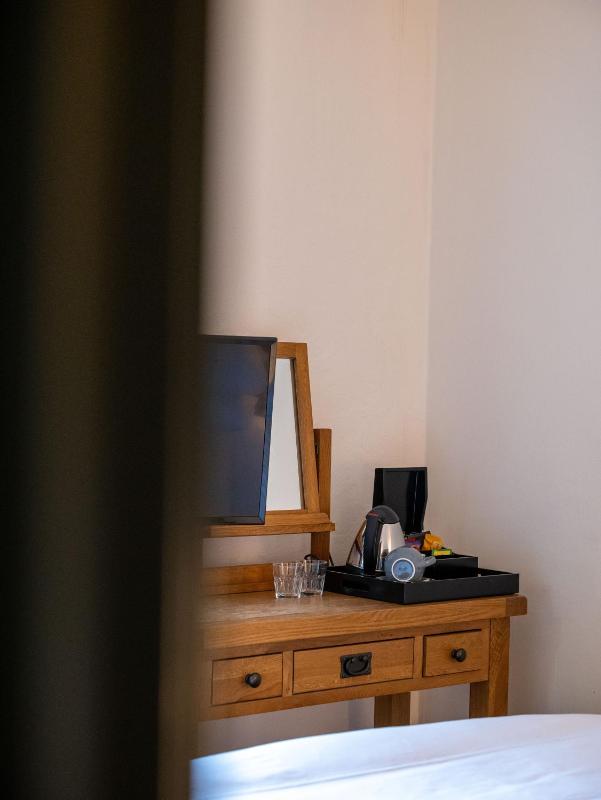 Standard Double Room image 4