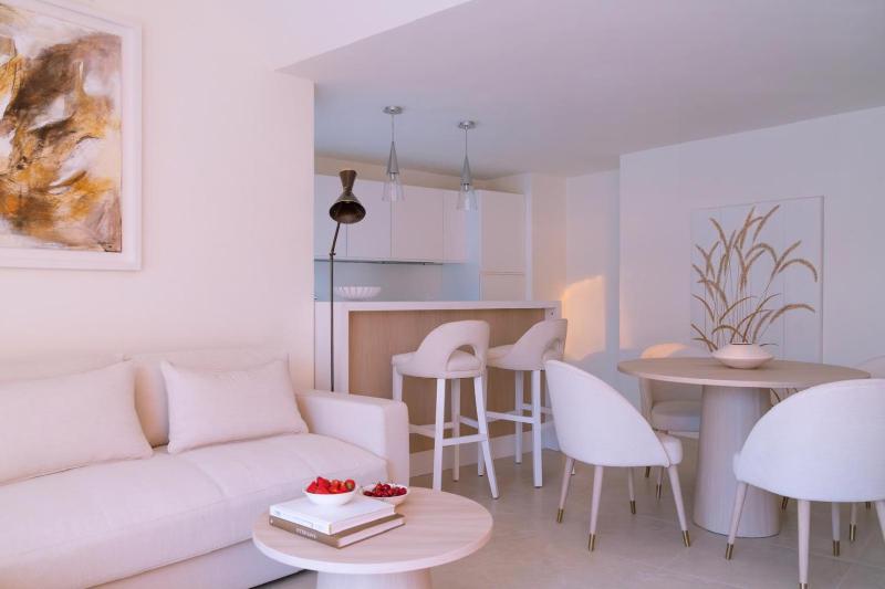 Two-Bedroom Suite with Sea View image 4