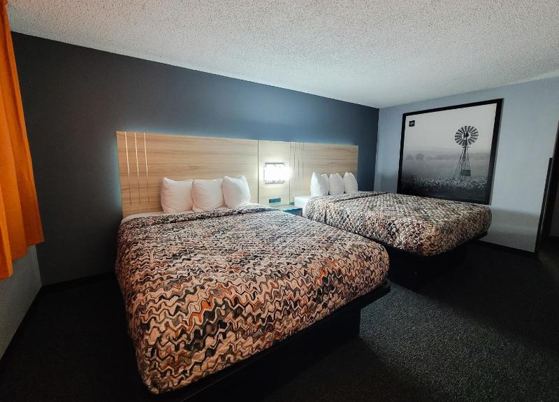 Standard Double Room image 3