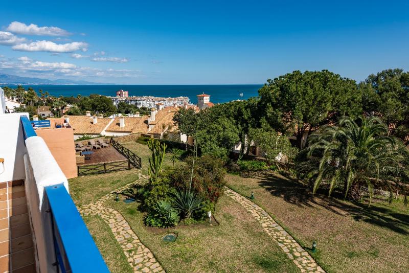 Duquesa Suites 2424 AZURE SKYLINE - image 10