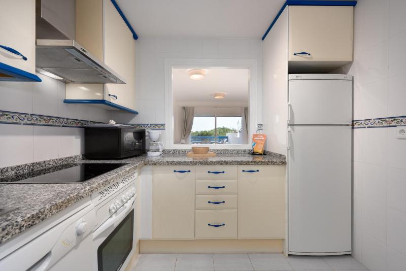 Duquesa Suites 2424 AZURE SKYLINE - image 7