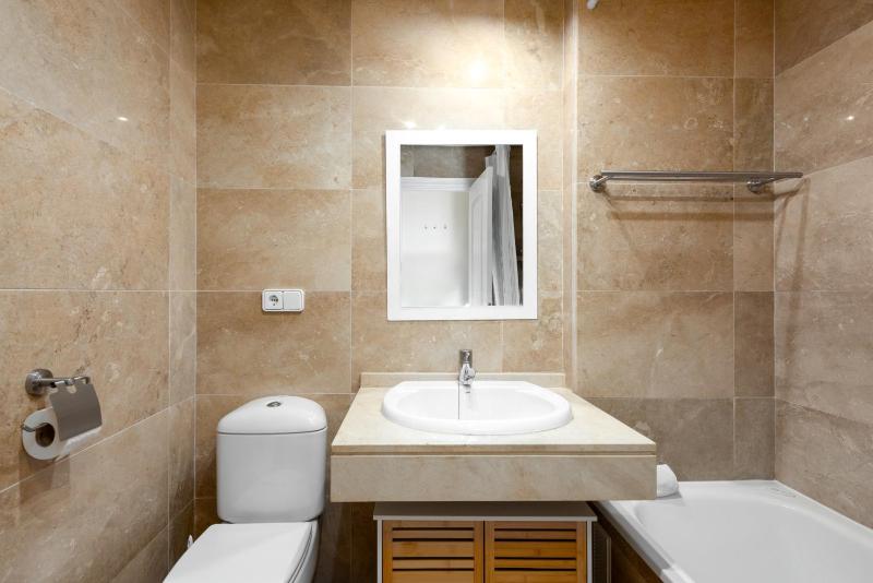 Duquesa Suites 2424 AZURE SKYLINE - image 24
