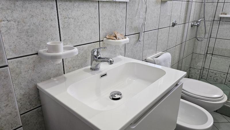 Quadruple Room with Balcony image 2