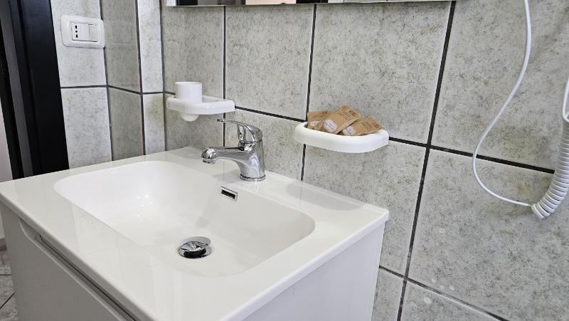 Quadruple Room with Balcony image 3