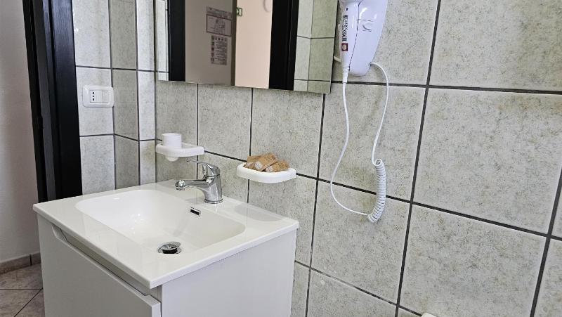 Quadruple Room with Balcony image 4