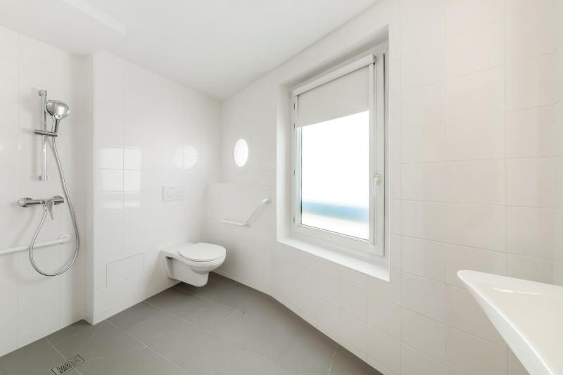 Accessible standard Room with One Double Bed and One Single Bed image 3