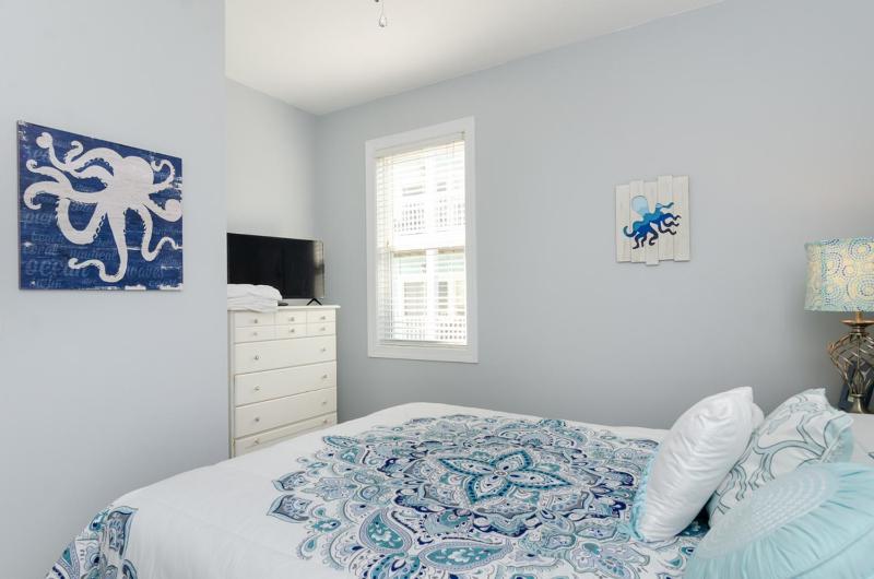 Peaki Tiki by Bryant Real Estate - image 16