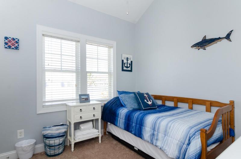 Peaki Tiki by Bryant Real Estate - image 5