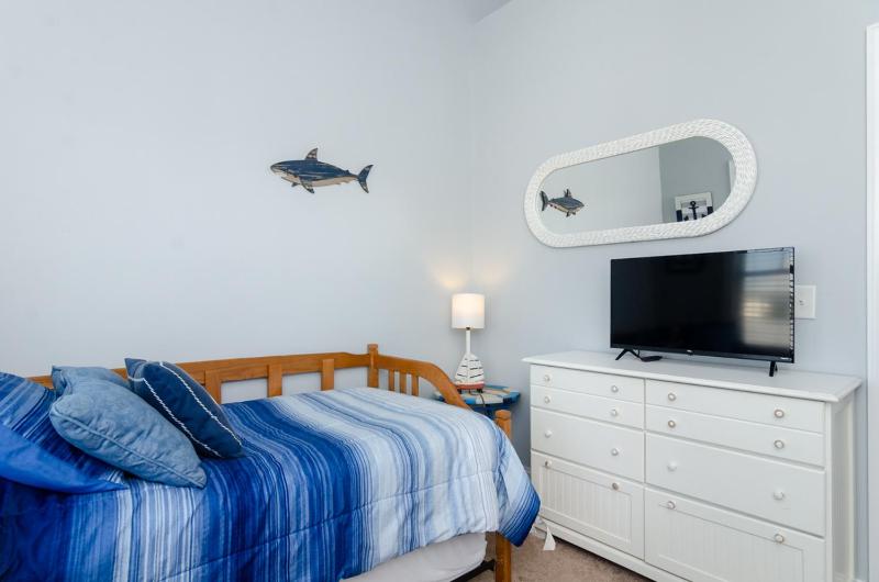 Peaki Tiki by Bryant Real Estate - image 37