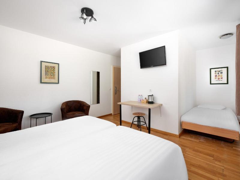 Triple Room image 3