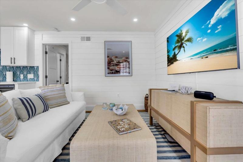 Tradewinds Cottage Completely Renovated Easy Beach & Pool Access - image 38