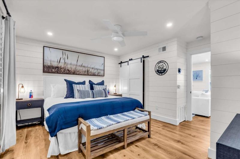 Tradewinds Cottage Completely Renovated Easy Beach & Pool Access - image 22