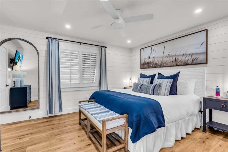 Tradewinds Cottage Completely Renovated Easy Beach & Pool Access - image 36