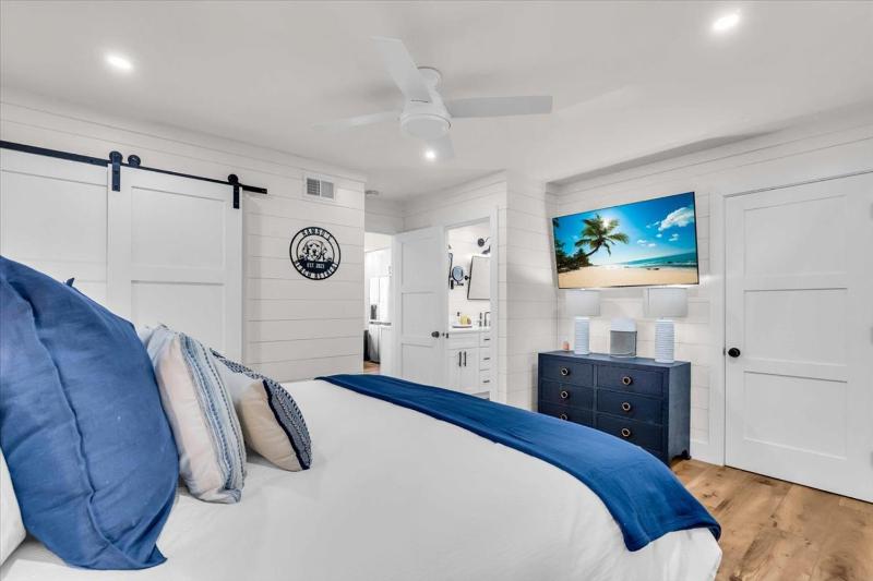 Tradewinds Cottage Completely Renovated Easy Beach & Pool Access - image 17