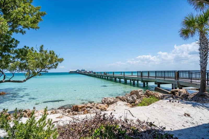 Tradewinds Cottage Completely Renovated Easy Beach & Pool Access - image 25