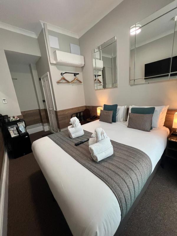 Superior Double Room image 2