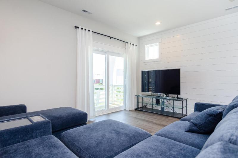 Shearer Paradise by Bryant Real Estate - image 13
