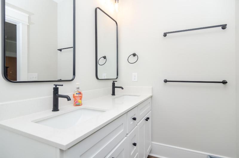 Shearer Paradise by Bryant Real Estate - image 4